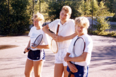 cirka 1984: Klassenfahrt nach Schweden: Martina Demme + ? + Friederike Riebel